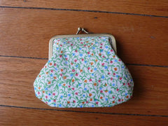 'ditsy flower' clasp purse